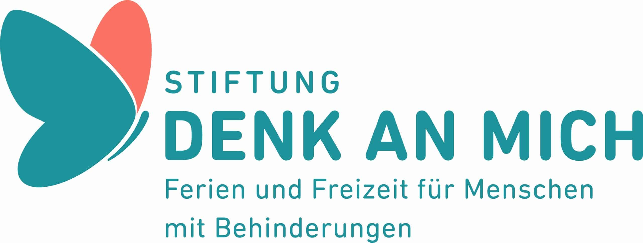 Logo der "Stiftung Denk an Mich" mit einer Schmetterlingsgrafik und deutschem Text: "Ferien und Freizeit für Menschen mit Behinderungen.