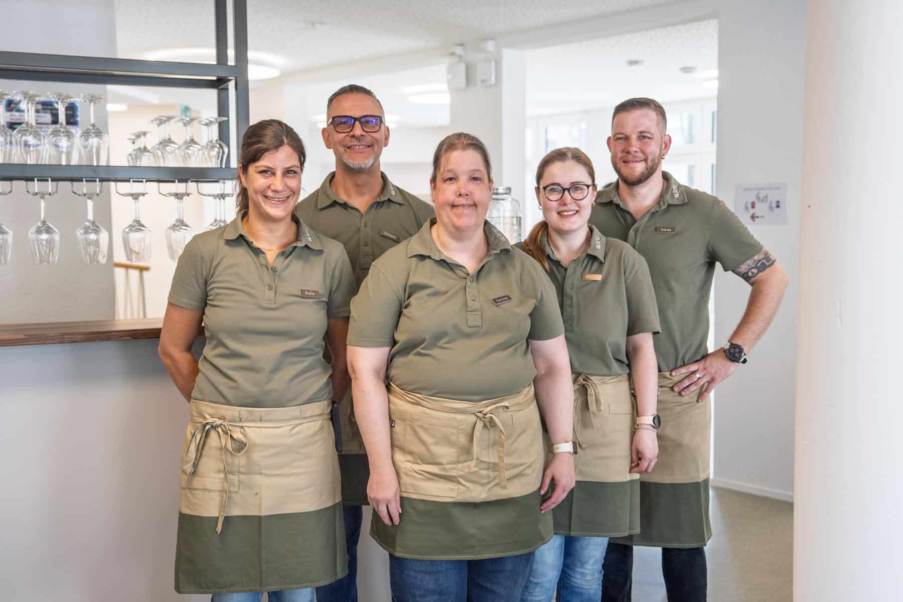 Das Team des Glättli Restaurants an der Bar